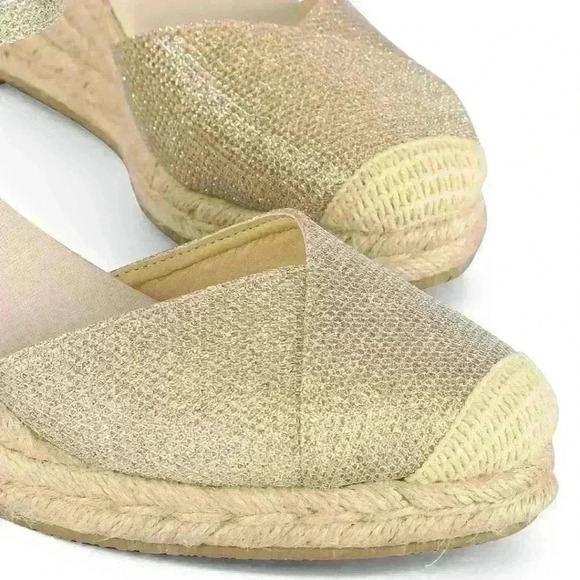 Women's  Sandals - Picture 2 of 4